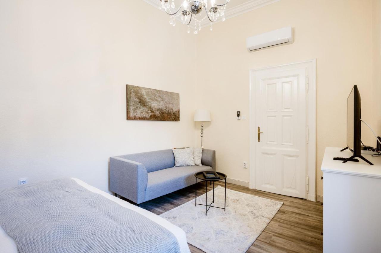 Andrassy 13 Center Apartment Budapest Luaran gambar