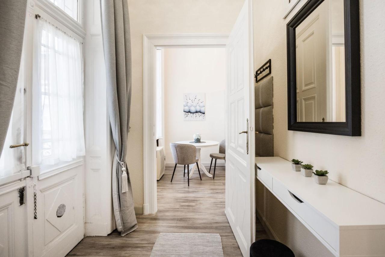 Andrassy 13 Center Apartment Budapest Luaran gambar